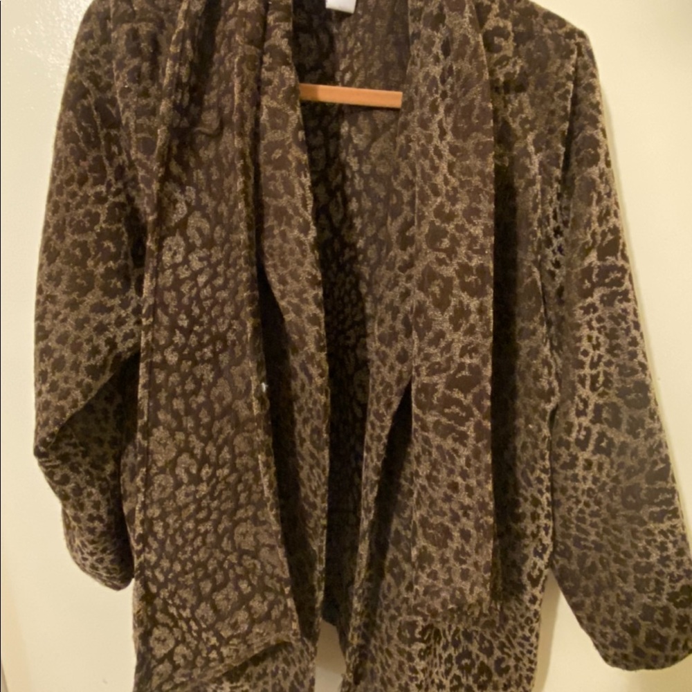 Susan Graver beautiful lightly warm animal print jacket. Size Large.